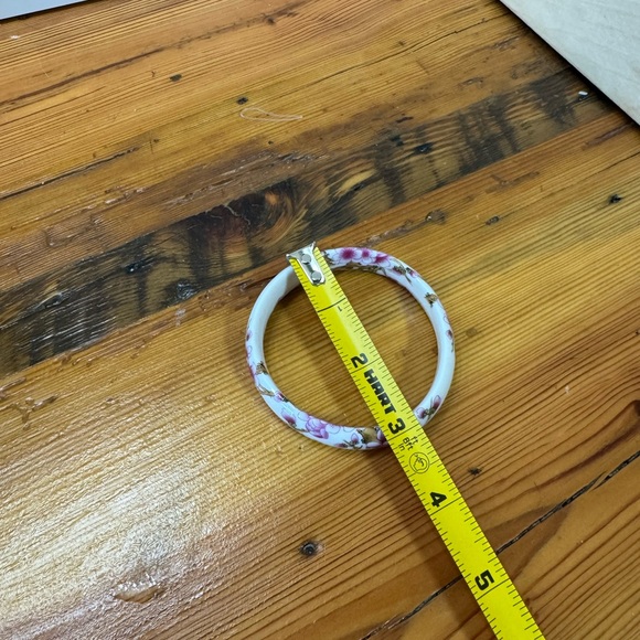 Chinese vintage Floral Porcelain Bangle Bracelet in Pink and White - Picture 8 of 10